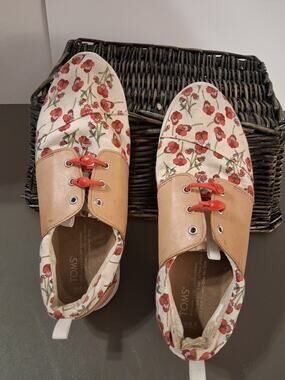 Toms Limited Edition Summer Floral Poppy Lace-Up Sneaker Shoe Women's Size 8.5